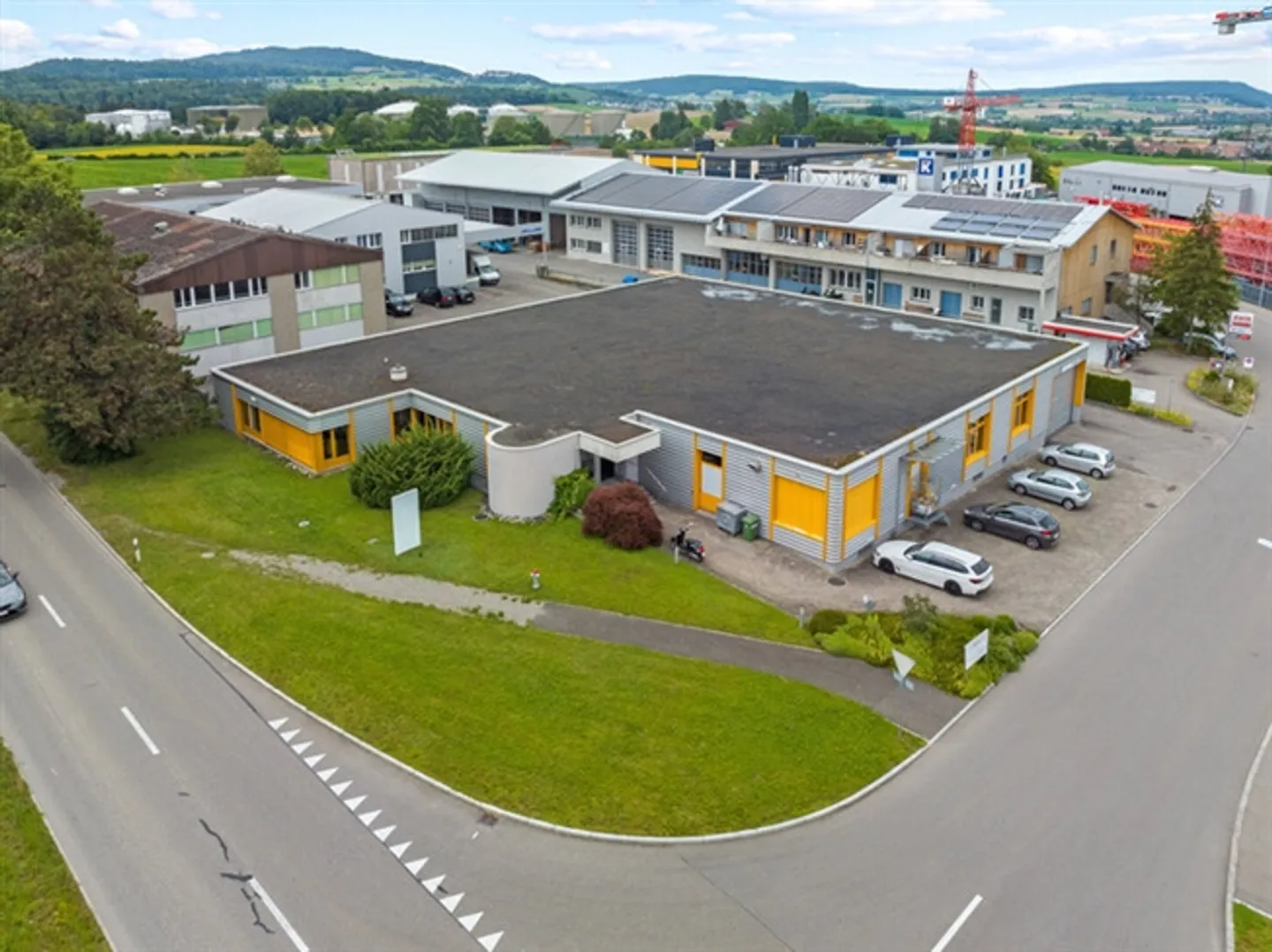 OBERHASLI 2’010 M² TERRENO COMMERCIALE VICINO ALL'AEROPORTO DI KLOTEN - Foto 6 di 8