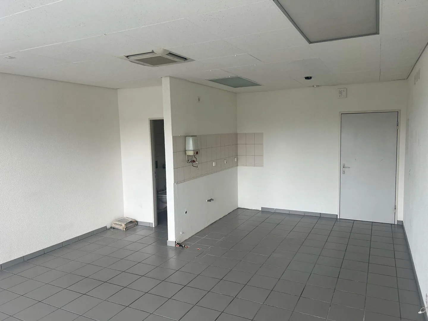 Commercial space for rent in the heart of Füllinsdorf - Photo 3 of 6