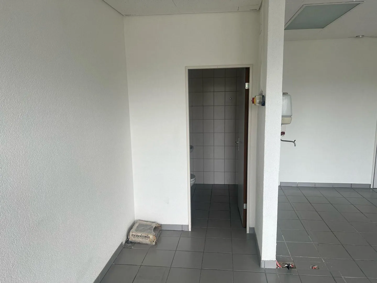 Commercial space for rent in the heart of Füllinsdorf - Photo 5 of 6