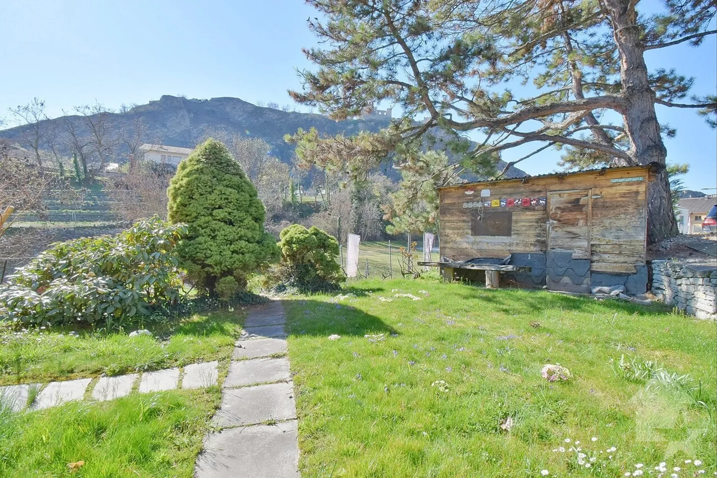 Geräumige Villa mit Doppelgarage in der Nähe des Zentrums von Sion! - Foto 1 von 18