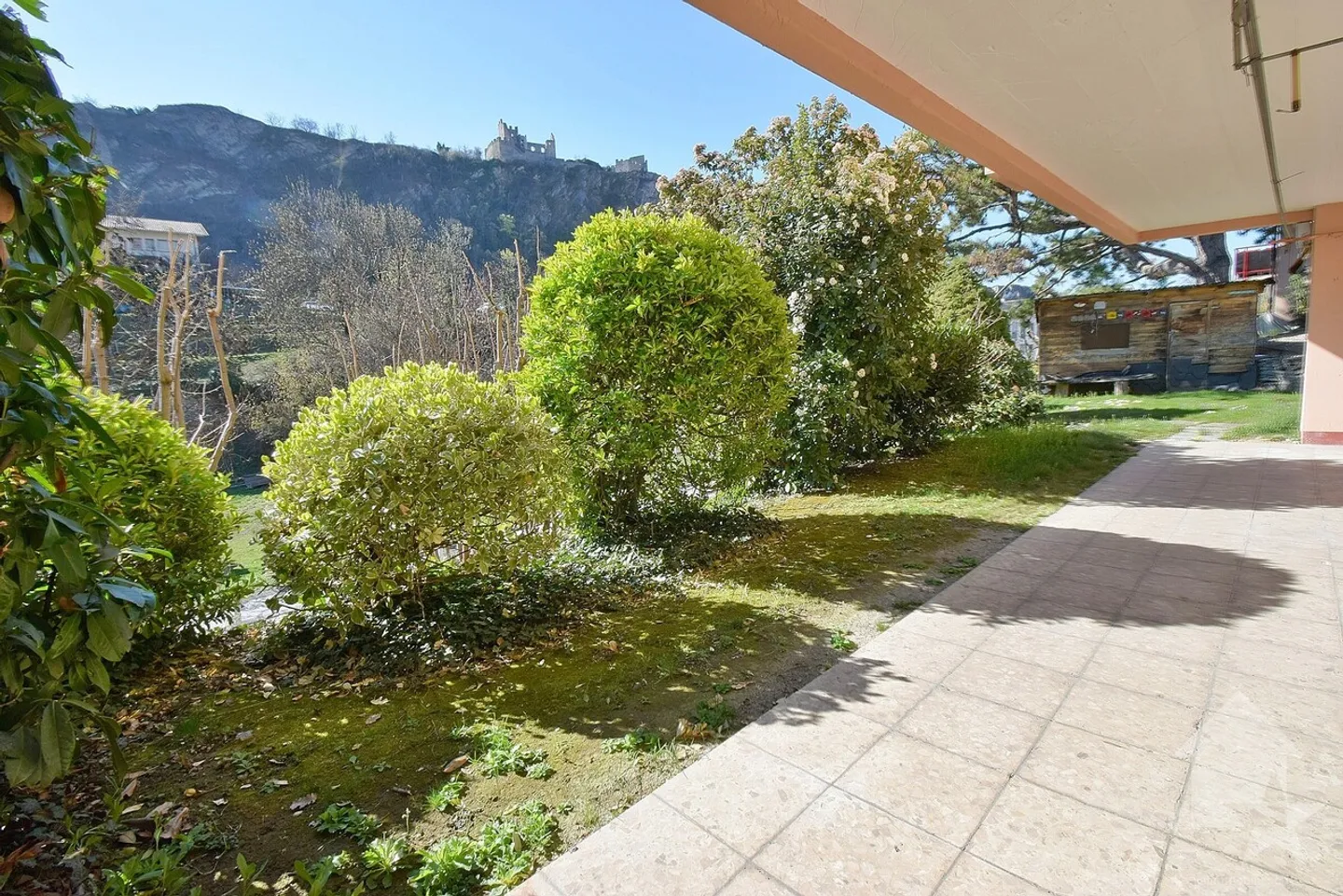 Geräumige Villa mit Doppelgarage in der Nähe des Zentrums von Sion! - Foto 3 von 18