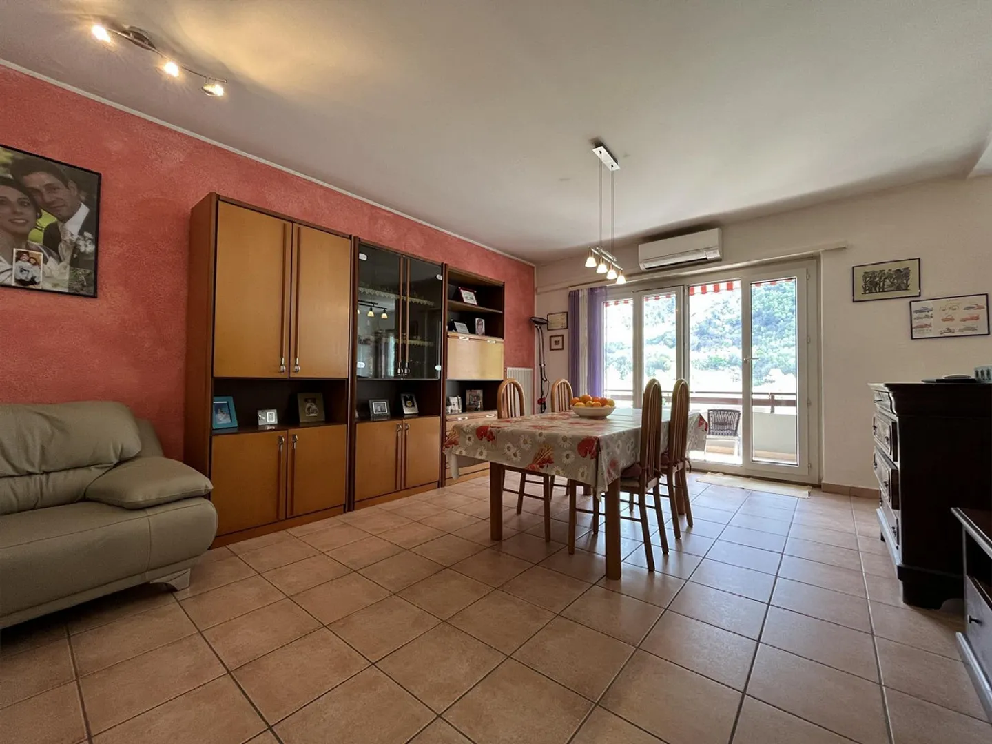 Domaine spacieux 4.5 pièces + studio avec vue dégagée lumineuse - Photo 2 sur 9