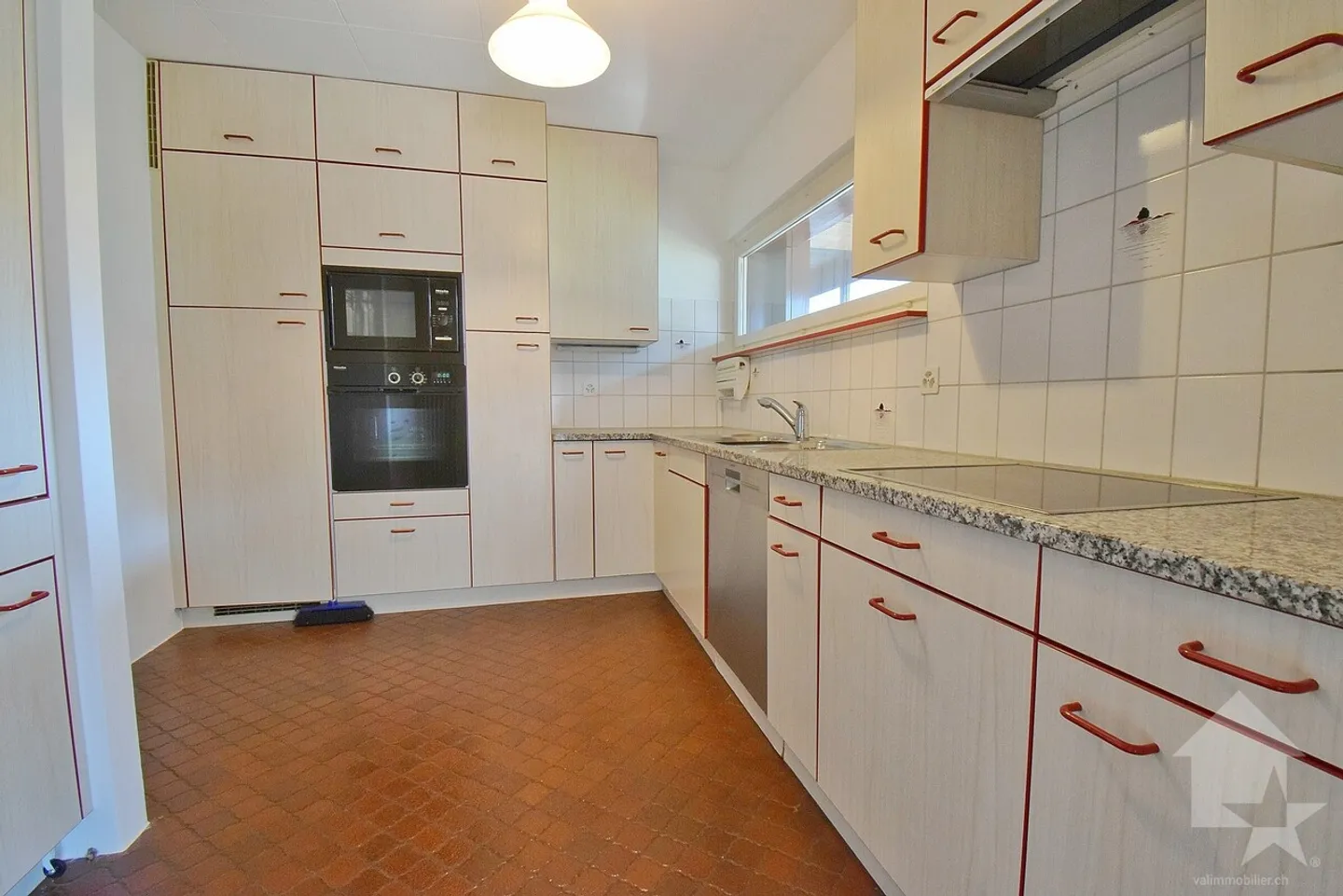 Geräumige Villa mit Doppelgarage in der Nähe des Zentrums von Sion! - Foto 9 von 18