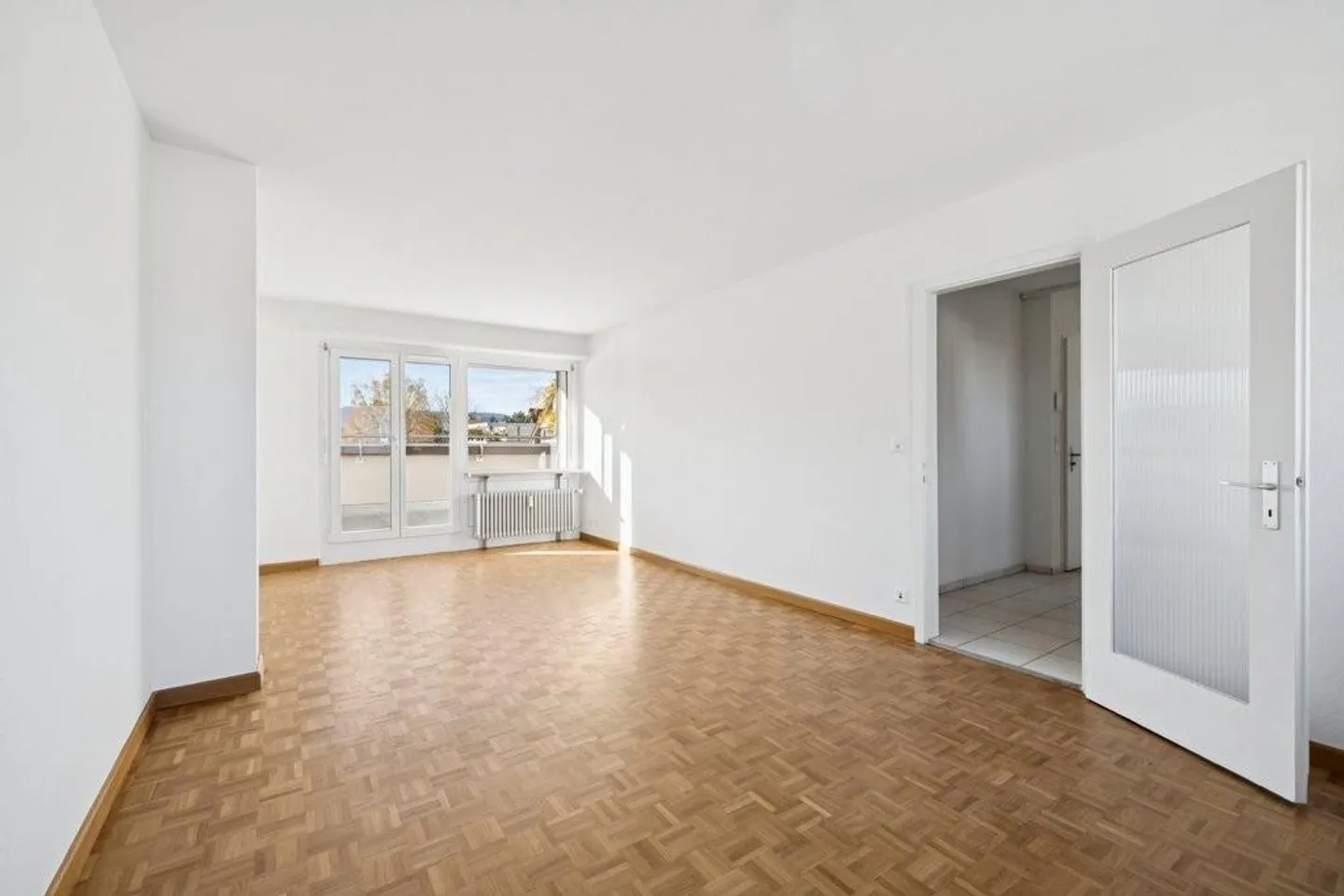 Appartement en attique lumineux avec terrasse ensoleillée - Photo 3 sur 7