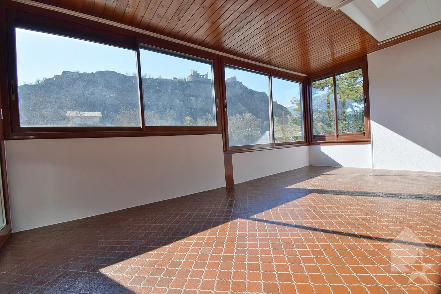 Geräumige Villa mit Doppelgarage in der Nähe des Zentrums von Sion! - Foto 8 von 18