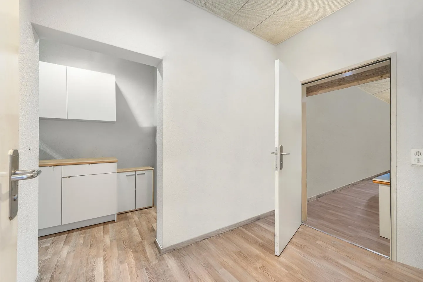 Vielseitige Verkaufsfläche in Wädenswil - Foto 7 von 8