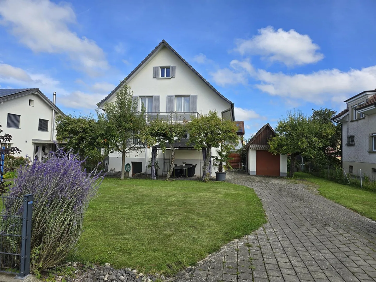 Casa unifamiliare di 5,5 stanze in posizione tranquilla con giardino ben curato - Foto 1 di 10
