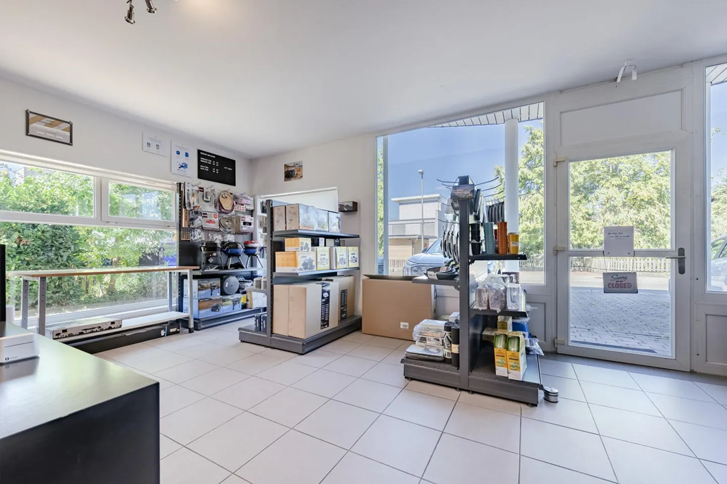 Two-Generation House with Commercial Space in Steffisburg - Photo 14 of 19