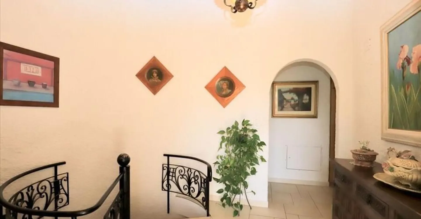 Villa Éblouissante avec Piscine - Photo 2 sur 11