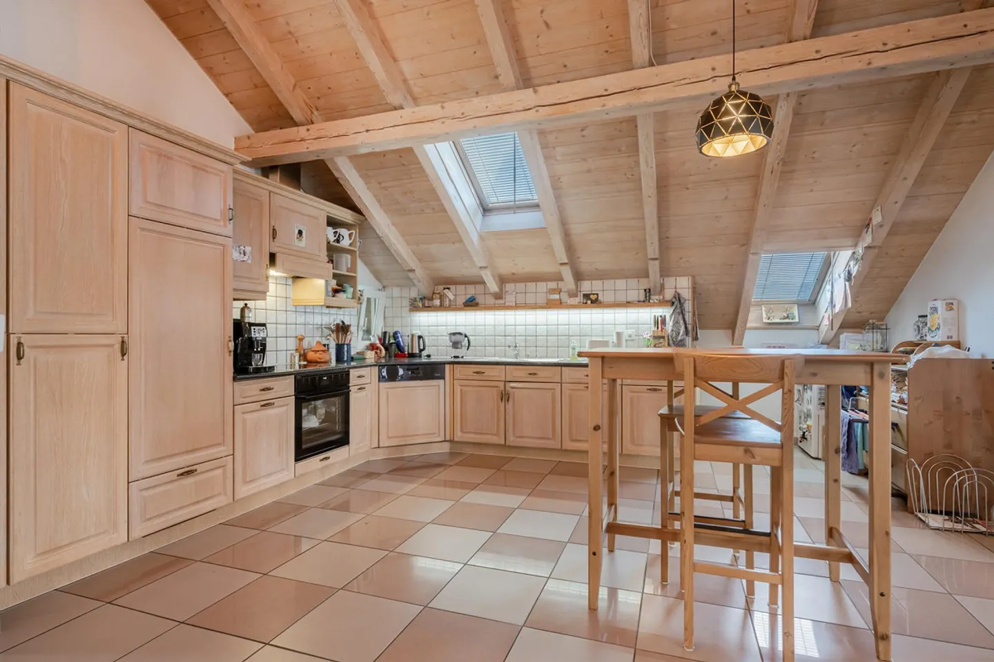 Two-Generation House with Commercial Space in Steffisburg - Photo 5 of 19