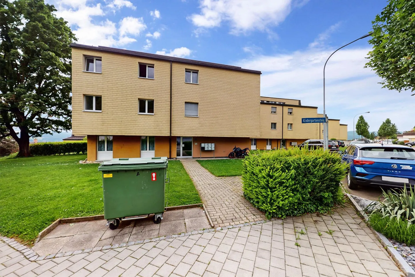 Schöne und gepflegte Liegenschaft in Dietikon - Foto 2 von 13