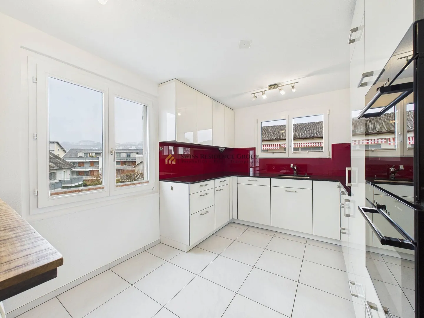 Exclusive living experience with balcony - 4.5 room apartment - Photo 3 of 18