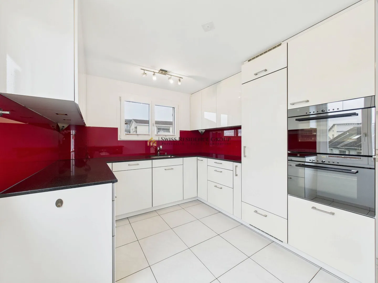 Exclusive living experience with balcony - 4.5 room apartment - Photo 4 of 18