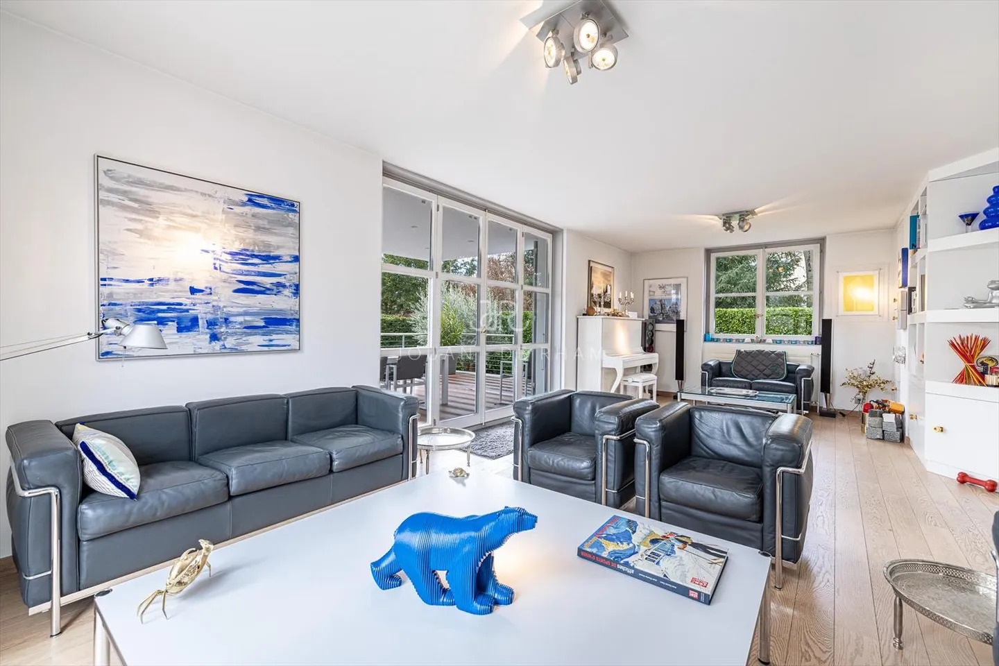 Elegance and Serenity / Renovated Detached Villa with Pool - Photo 4 of 11