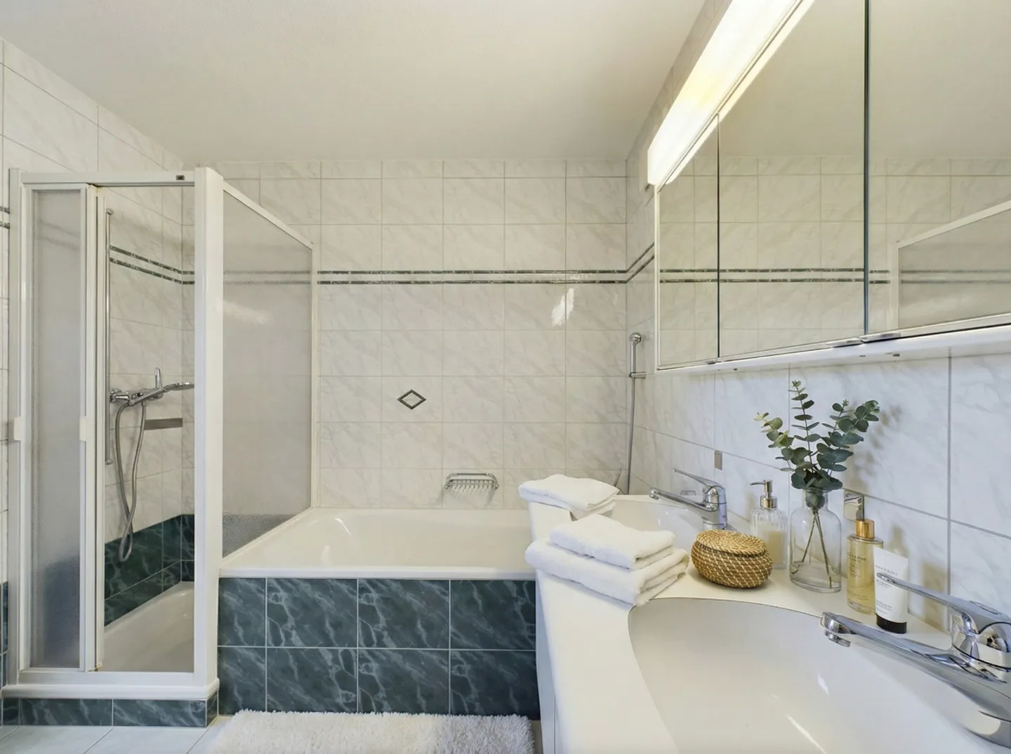 Charmante 3.5 Zimmer Wohnung mit Gartensitzplatz und privatem Garten in Samstagern - Foto 10 von 11