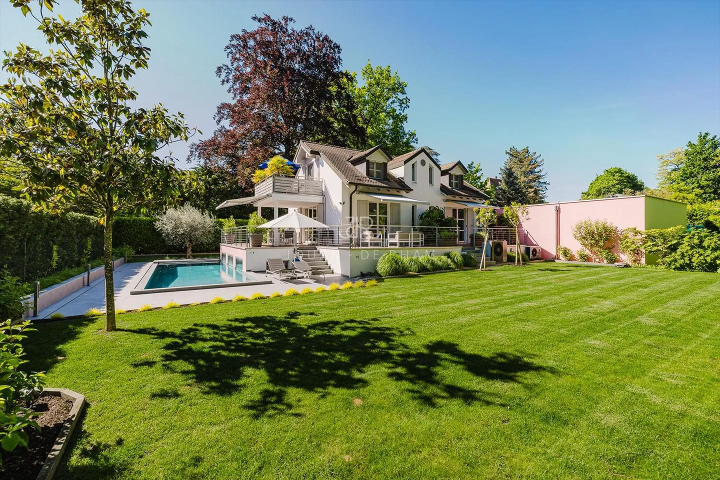 Elegance and Serenity / Renovated Detached Villa with Pool - Photo 11 of 11