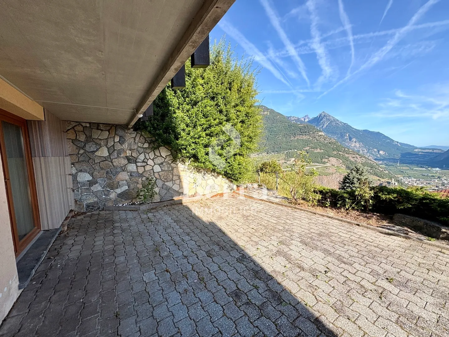 Studio with terrace and superb view of the plain! - Photo 1 of 10