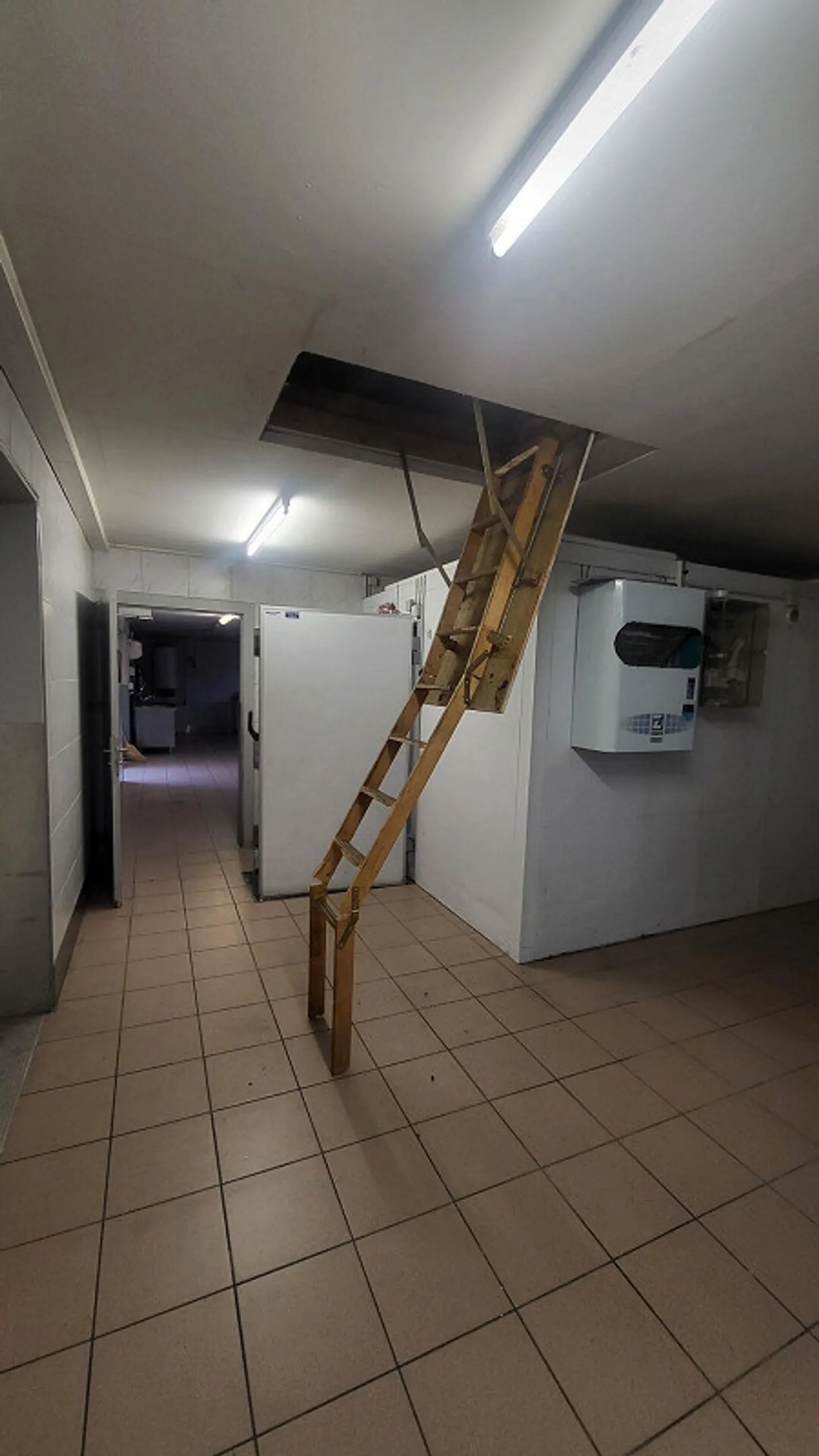 Aree di stoccaggio centrali direttamente alla stazione ferroviaria di Seebach - divisibili in modo flessibile - Foto 5 di 7