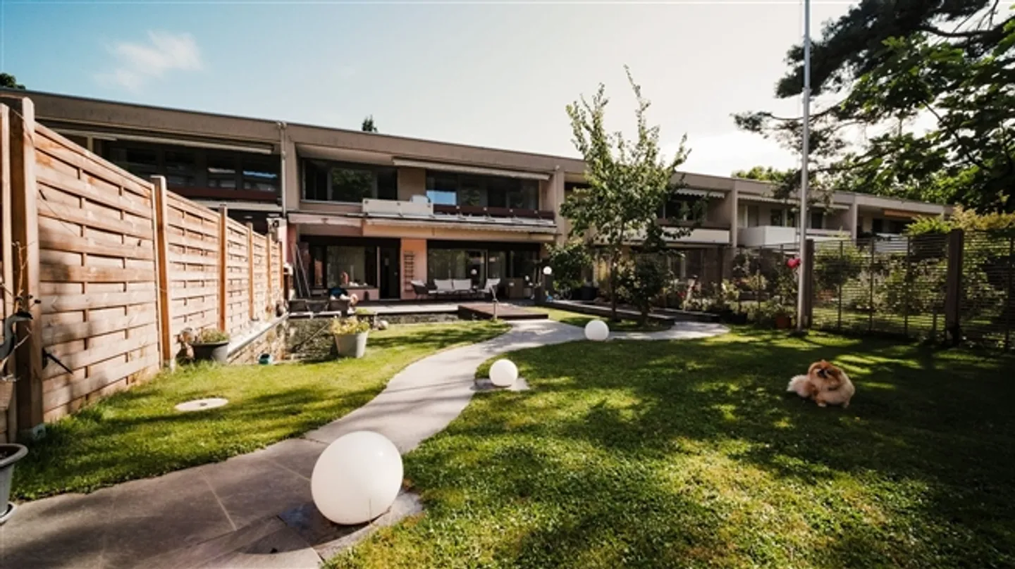 Casa a schiera ristrutturata di 3,5 stanze a Reinach - Foto 1 di 13