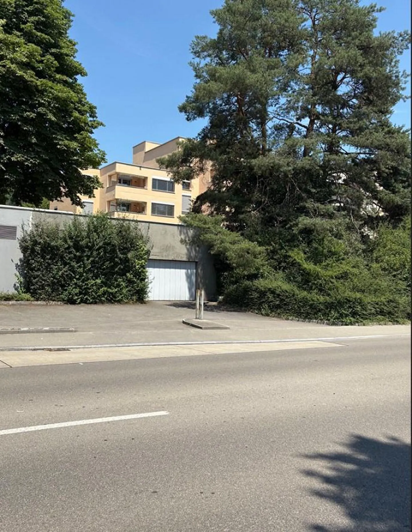 Geräumiger Einstellplatz - Foto 1 von 2