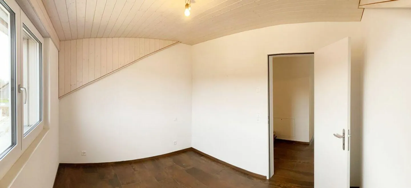 Appartement sous les combles de 3,5 pièces avec une vue magnifique sur le lac ! - Photo 7 sur 13