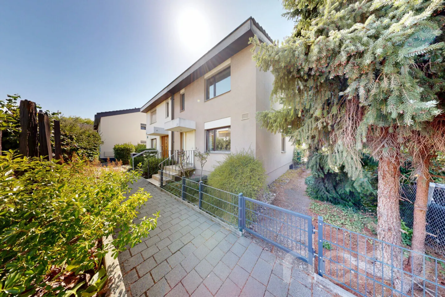 Semi-Detached House with Garden and Great Design Potential - Photo 3 of 12