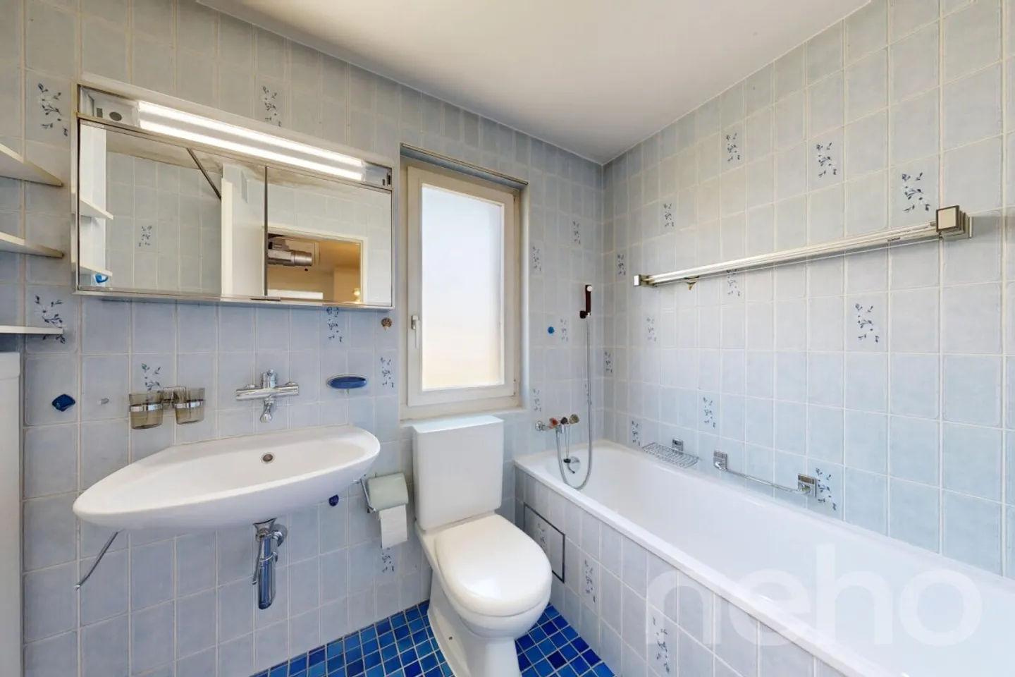 Semi-Detached House with Garden and Great Design Potential - Photo 10 of 12