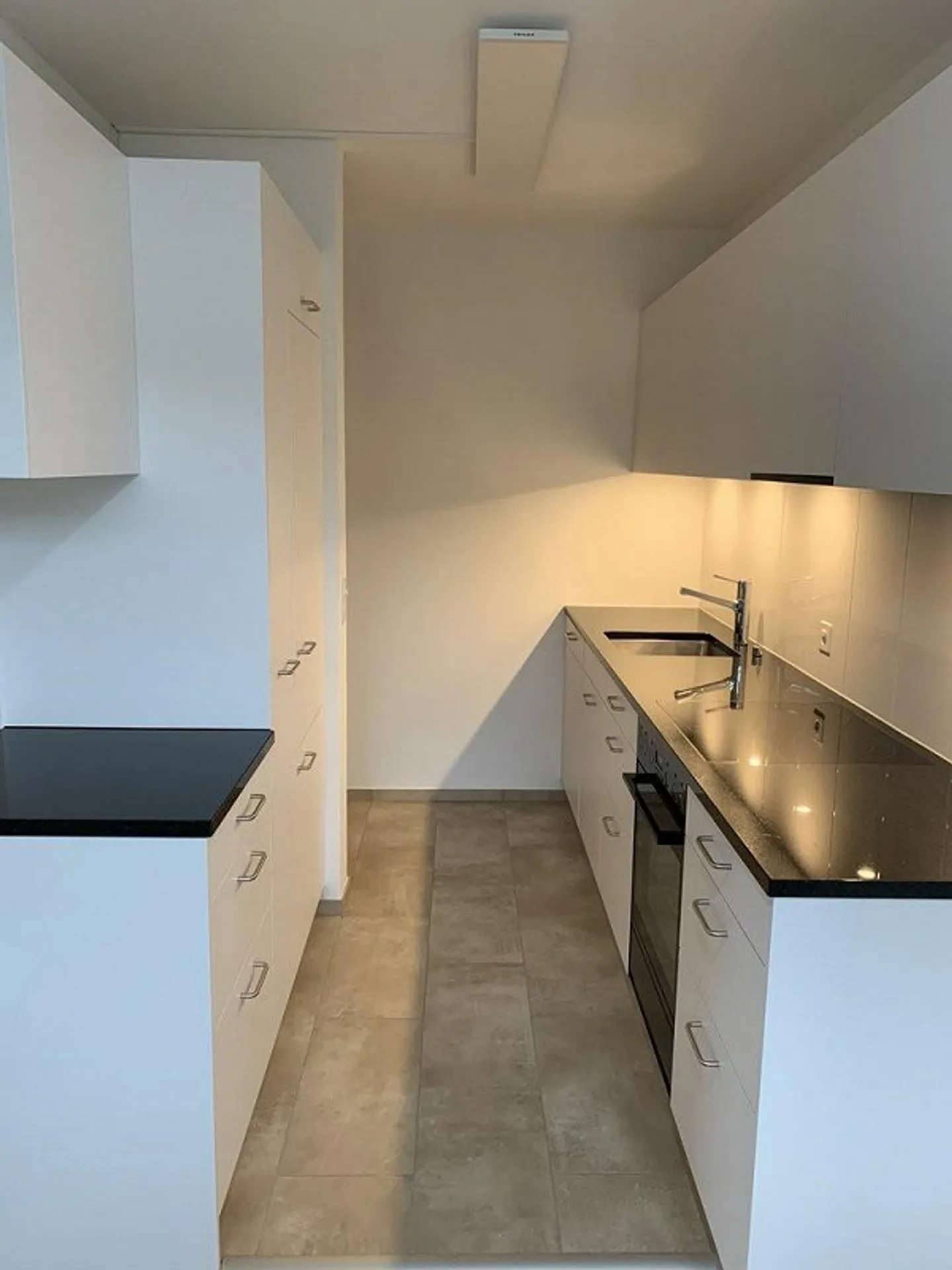 Appartement rénové de 3,5 pièces avec vue sur Pratteln - Photo 2 sur 4