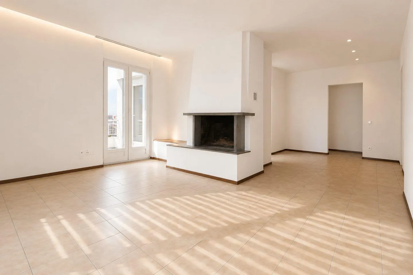 Appartement spacieux de 4,5 pièces dans un emplacement stratégique et une orientation optimale - Photo 3 sur 7