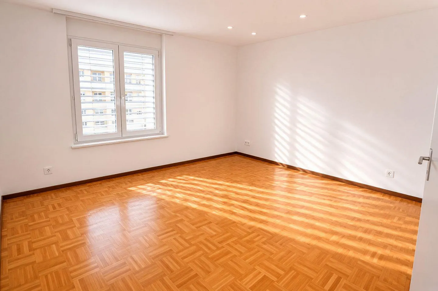 Appartement spacieux de 4,5 pièces dans un emplacement stratégique et une orientation optimale - Photo 4 sur 7