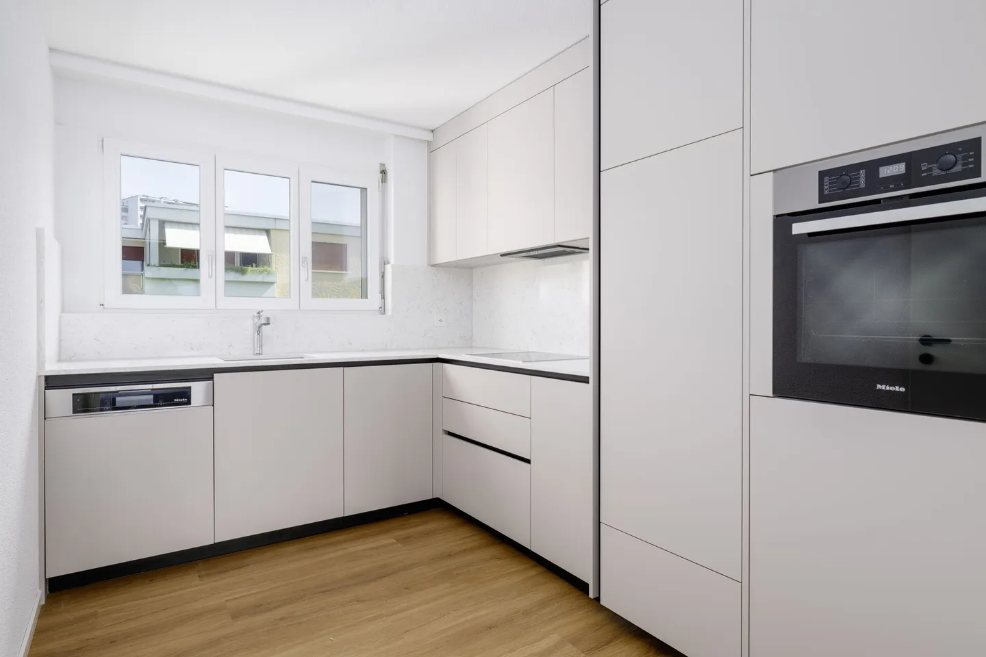 Stilvoll renovierte Eigentumswohnung in Widen - Foto 4 von 5