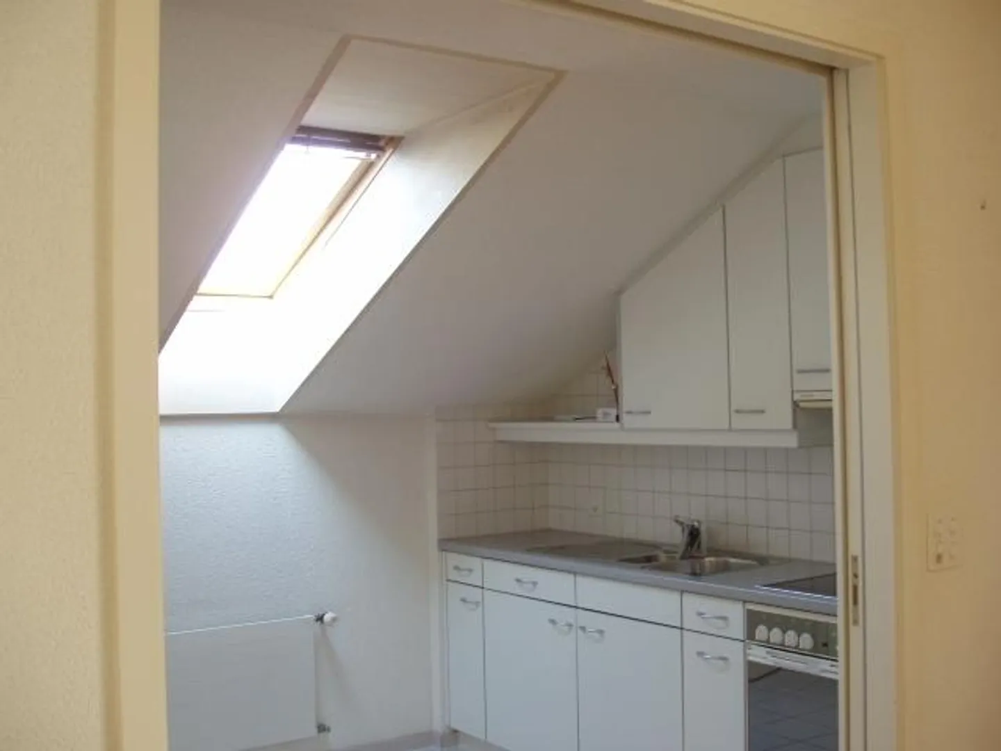 Vous cherchez un appartement sous les toits confortable ? - Photo 2 sur 6