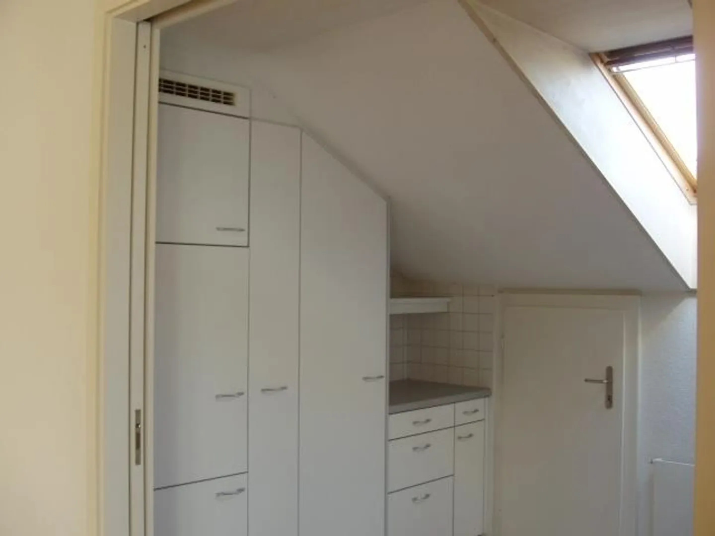 Vous cherchez un appartement sous les toits confortable ? - Photo 3 sur 6