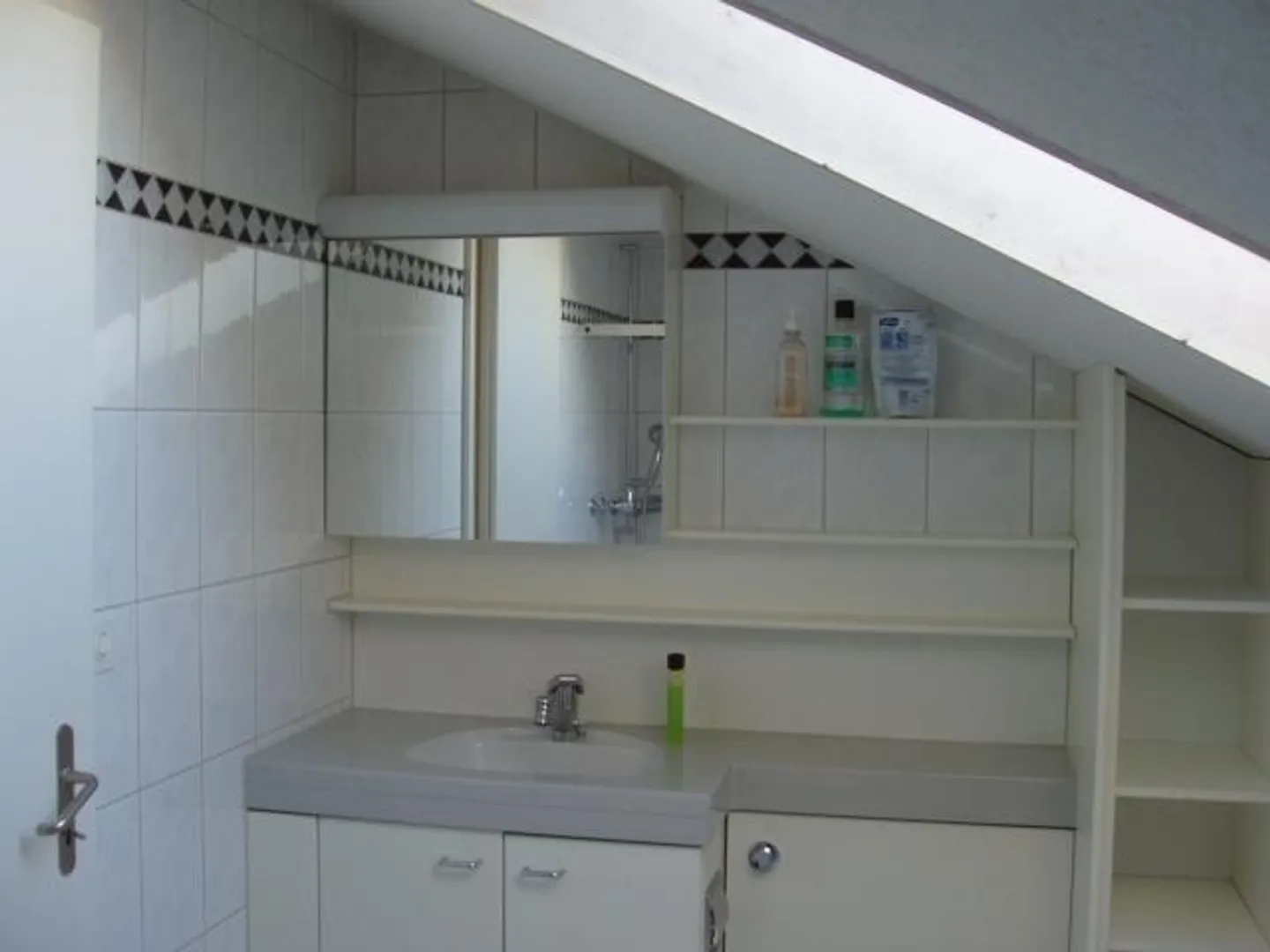 Vous cherchez un appartement sous les toits confortable ? - Photo 4 sur 6