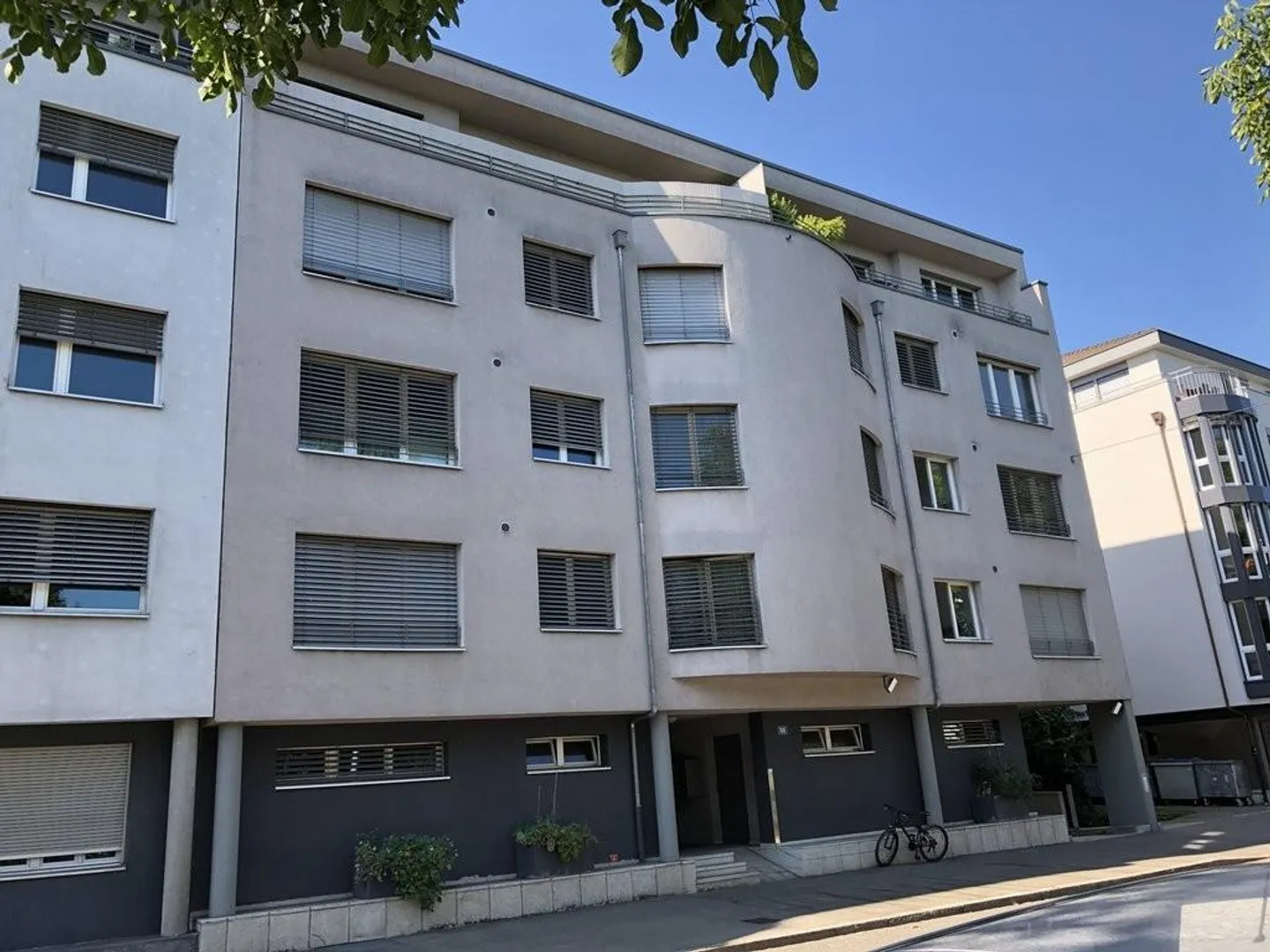 Einstellhallenplatz an Top Lage in Basel zu vermieten - Foto 1 von 1