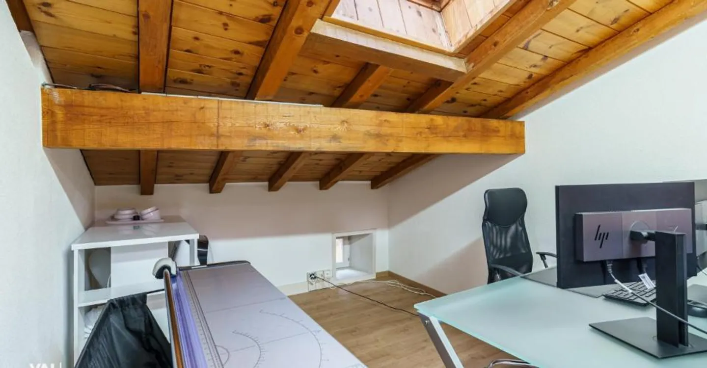 Renovated MFH with many usage possibilities and historic flair - Photo 5 of 12