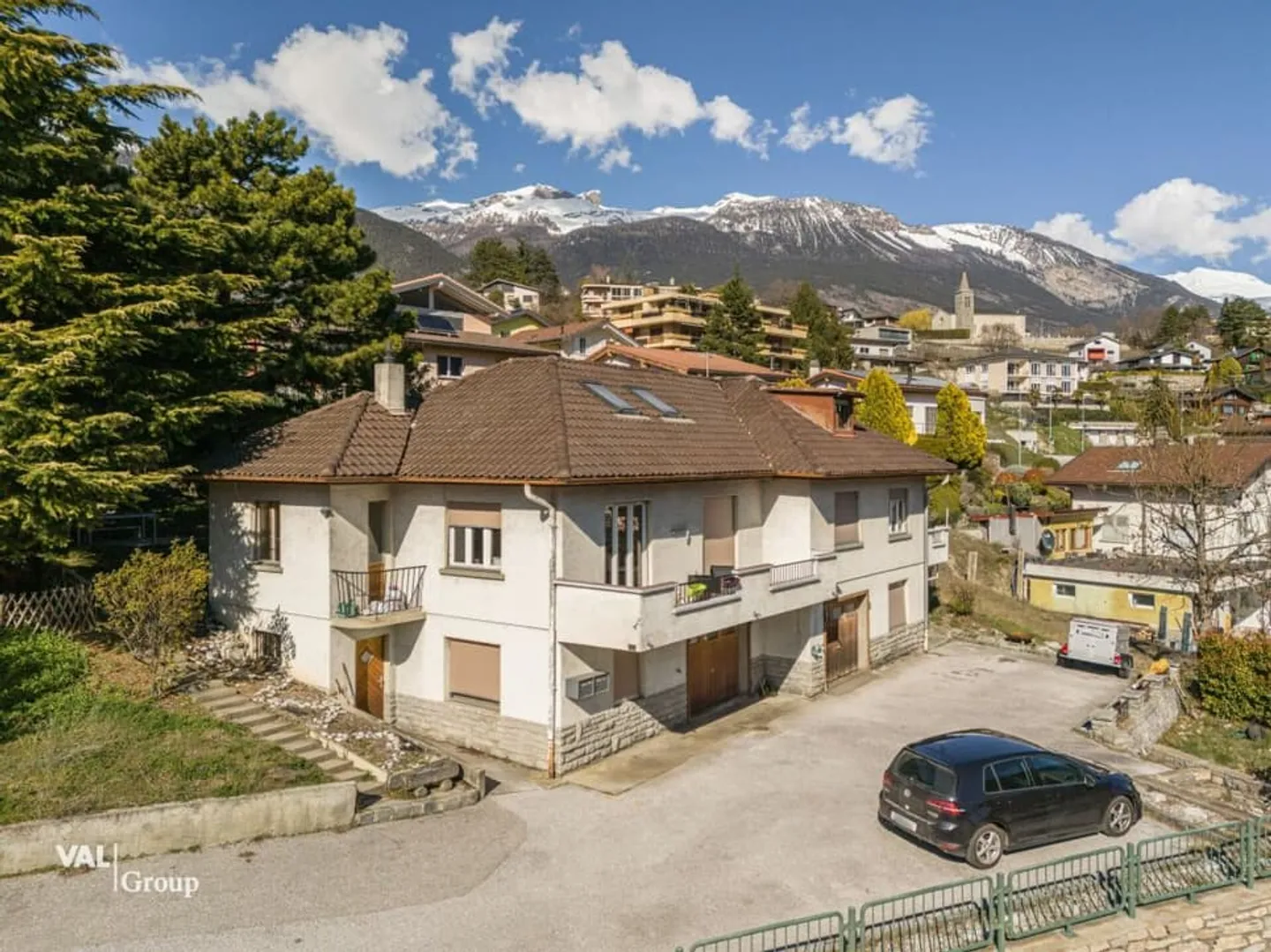 Bella opportunità all'uscita di Sierre, composta da due ville gemelle - Foto 1 di 12