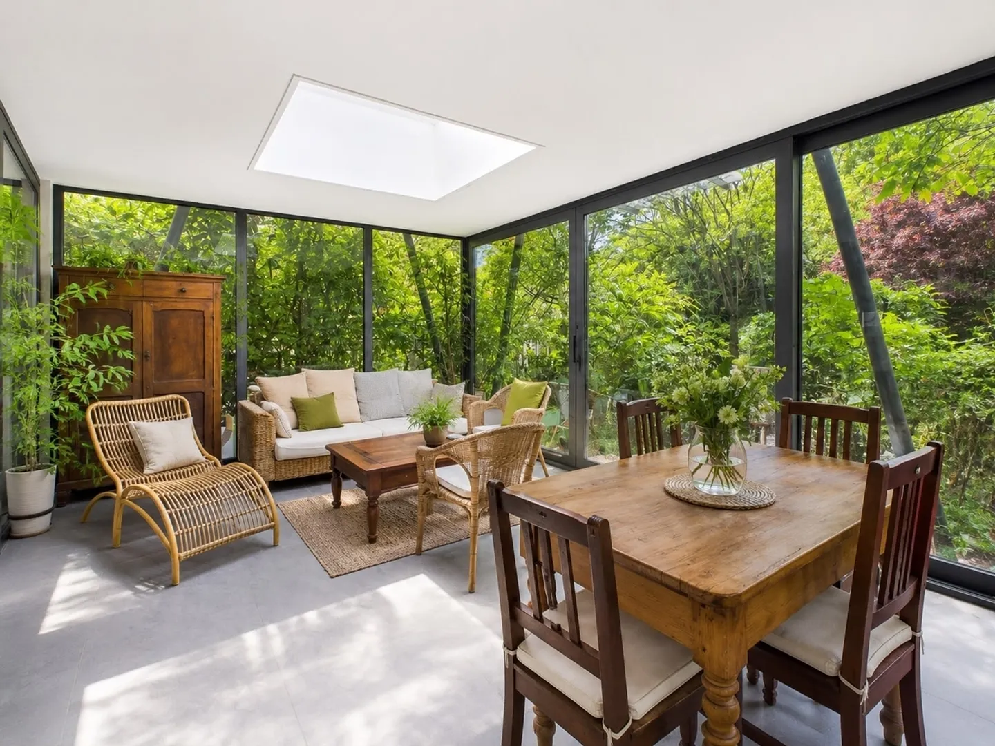 Elegant semi-detached villa with 12 rooms and large private park - Photo 5 of 13