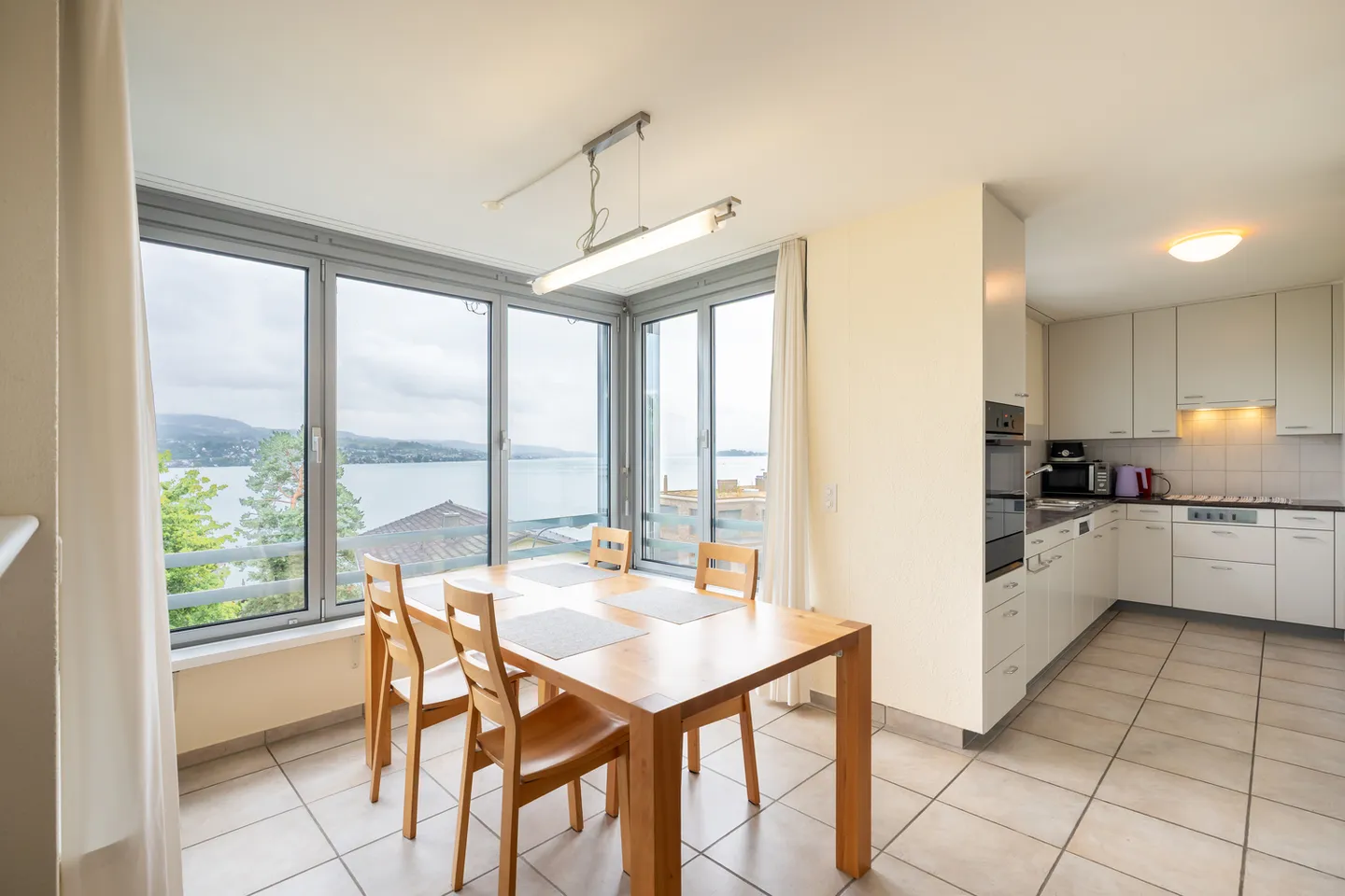 3½ ZI-WOHNUNG IN OBERRIEDEN (ZH), MÖBLIERT - Foto 4 von 10