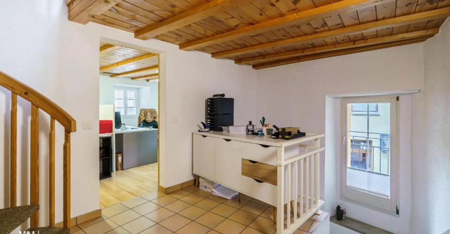 Renovated MFH with many usage possibilities and historic flair - Photo 7 of 12