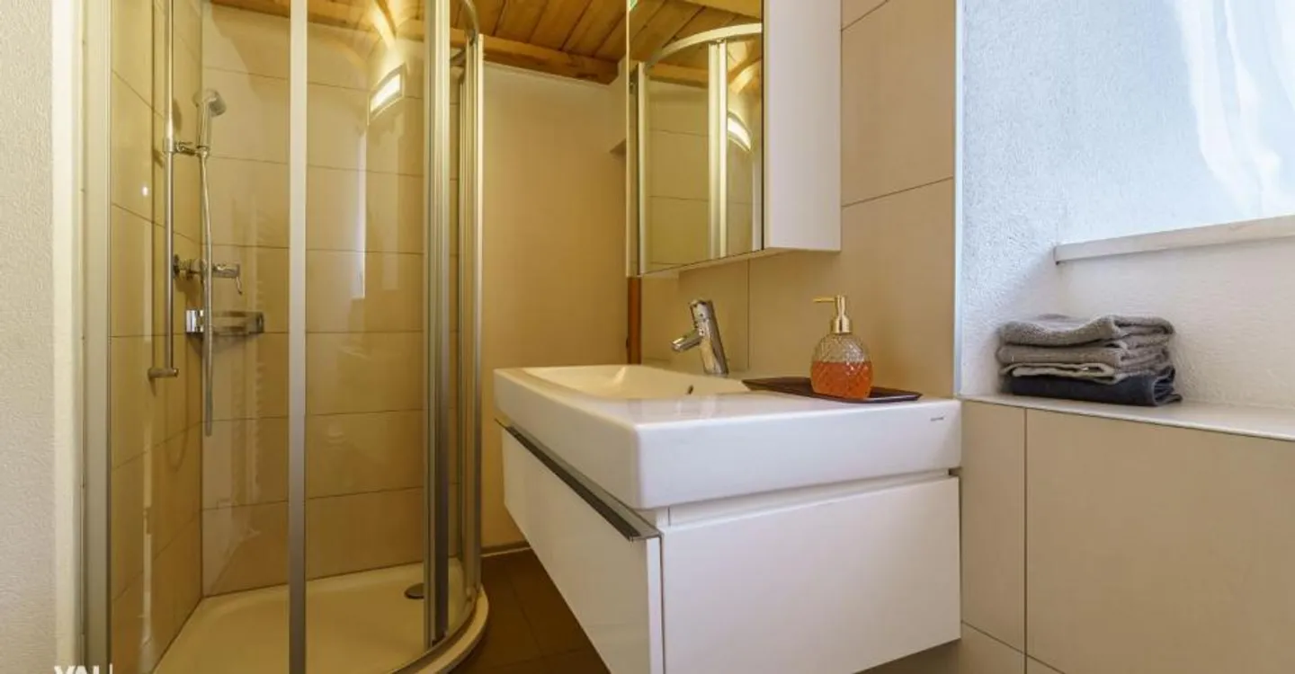 Renovated MFH with many usage possibilities and historic flair - Photo 9 of 12