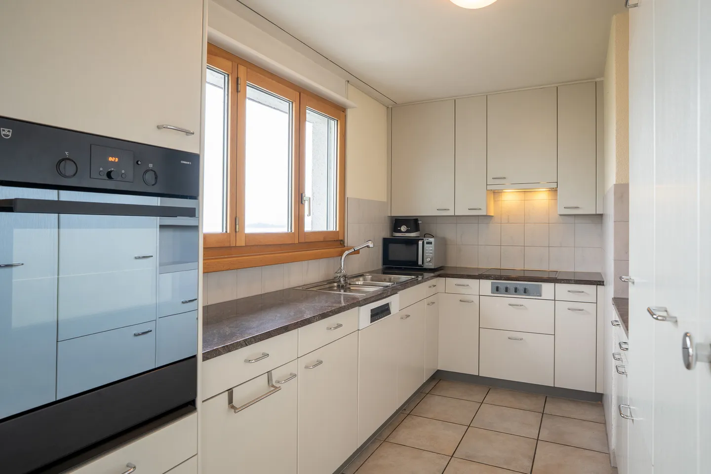 3½ ZI-WOHNUNG IN OBERRIEDEN (ZH), MÖBLIERT - Foto 5 von 10