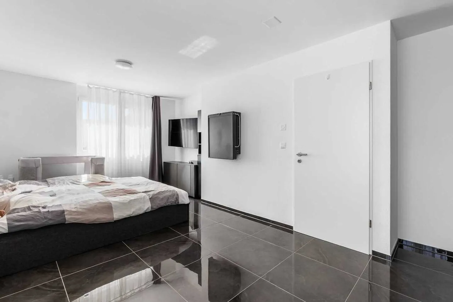 Maison individuelle moderne de 4,5 pièces avec PV à Reinach AG - Photo 10 sur 13