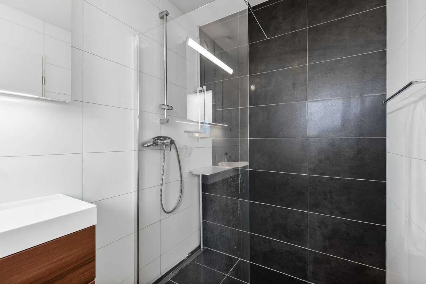 Maison individuelle moderne de 4,5 pièces avec PV à Reinach AG - Photo 8 sur 13