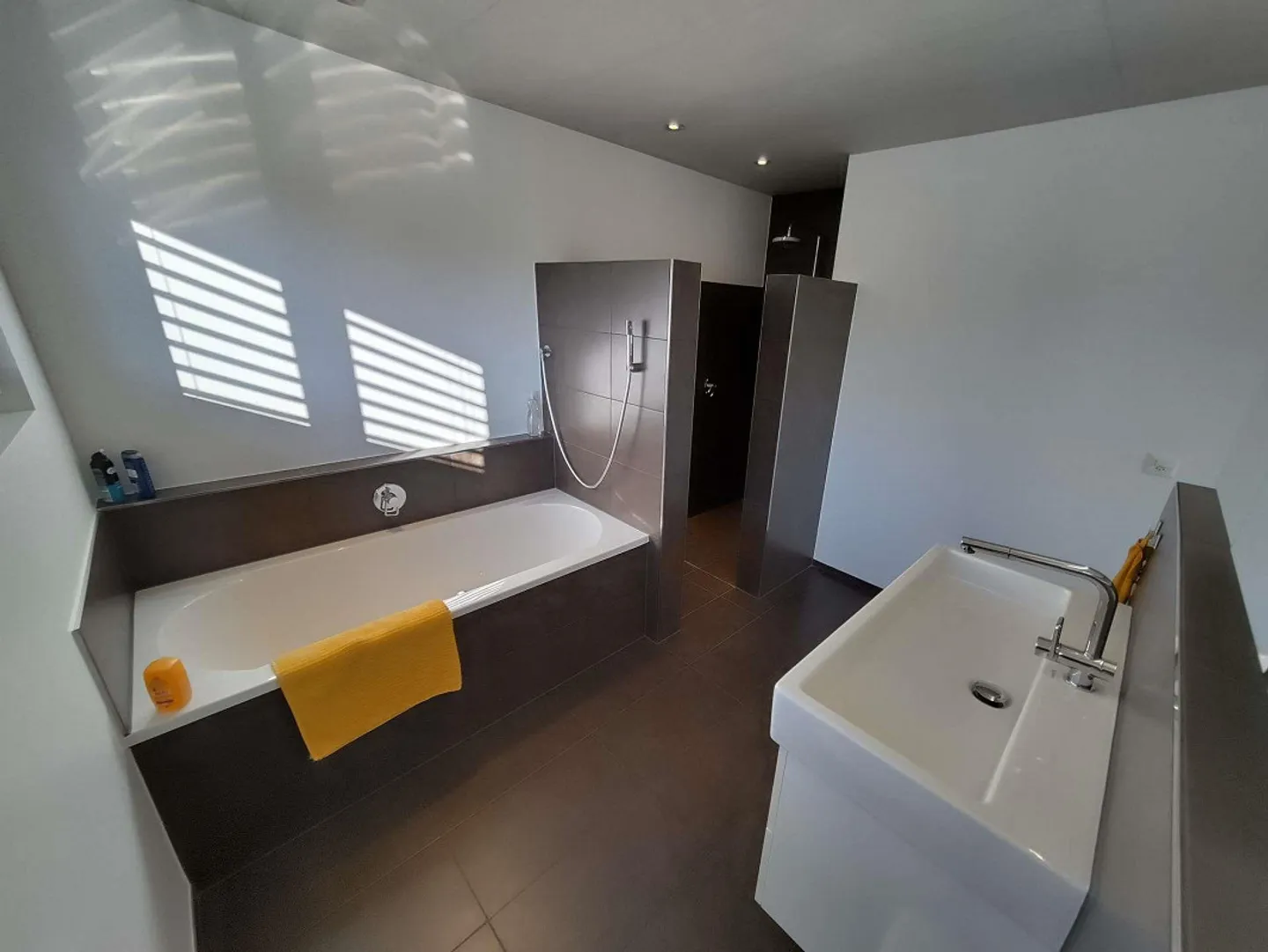 Maison individuelle moderne dans un quartier familial - Photo 7 sur 11