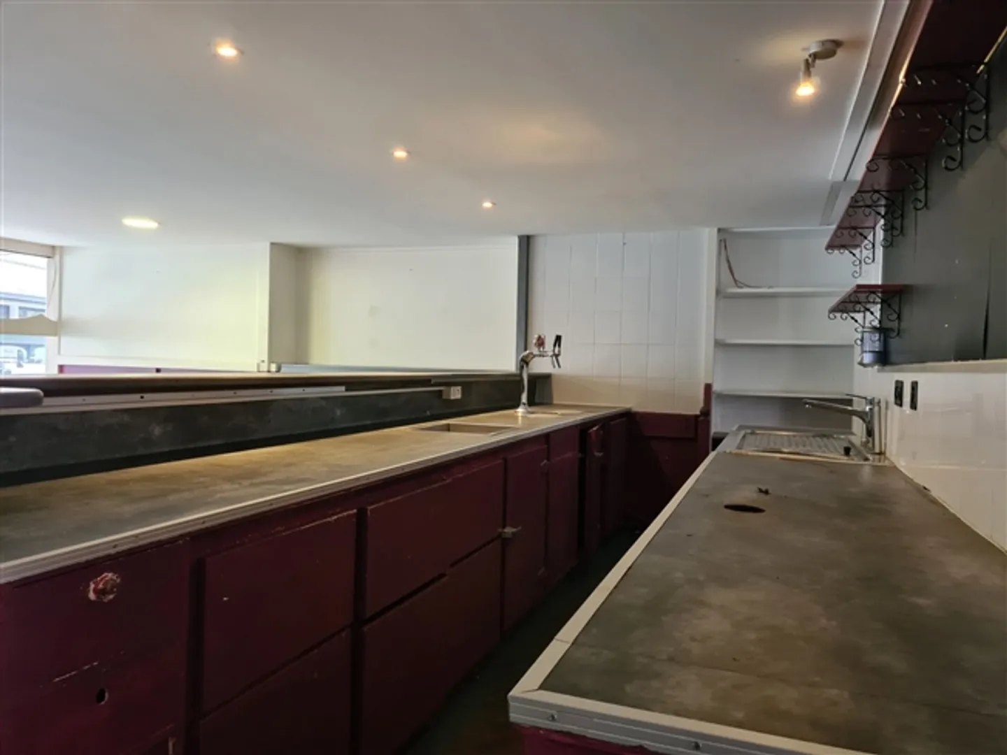 Restaurant et espaces commerciaux à louer - Photo 2 sur 12