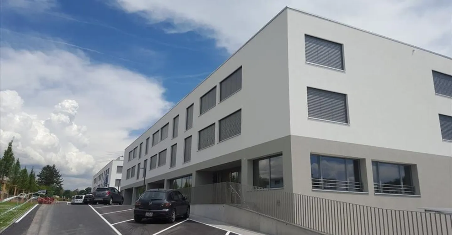 Edificio ad uso misto in affitto - Foto 2 di 2