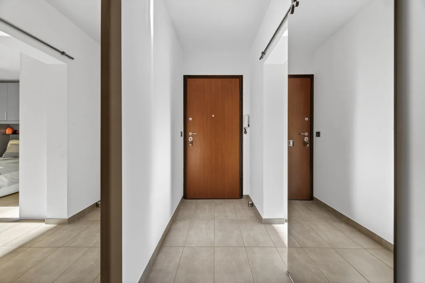 Modern apartment with garden - Photo 12 of 15