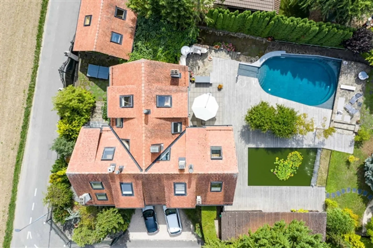 In assoluta tranquillità, magnifica proprietà di 580 m² - Foto 2 di 13