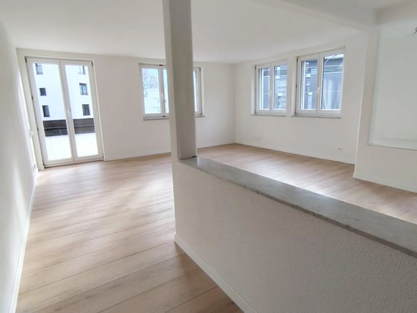 Appartement fraîchement rénové avec grande terrasse - Photo 4 sur 17